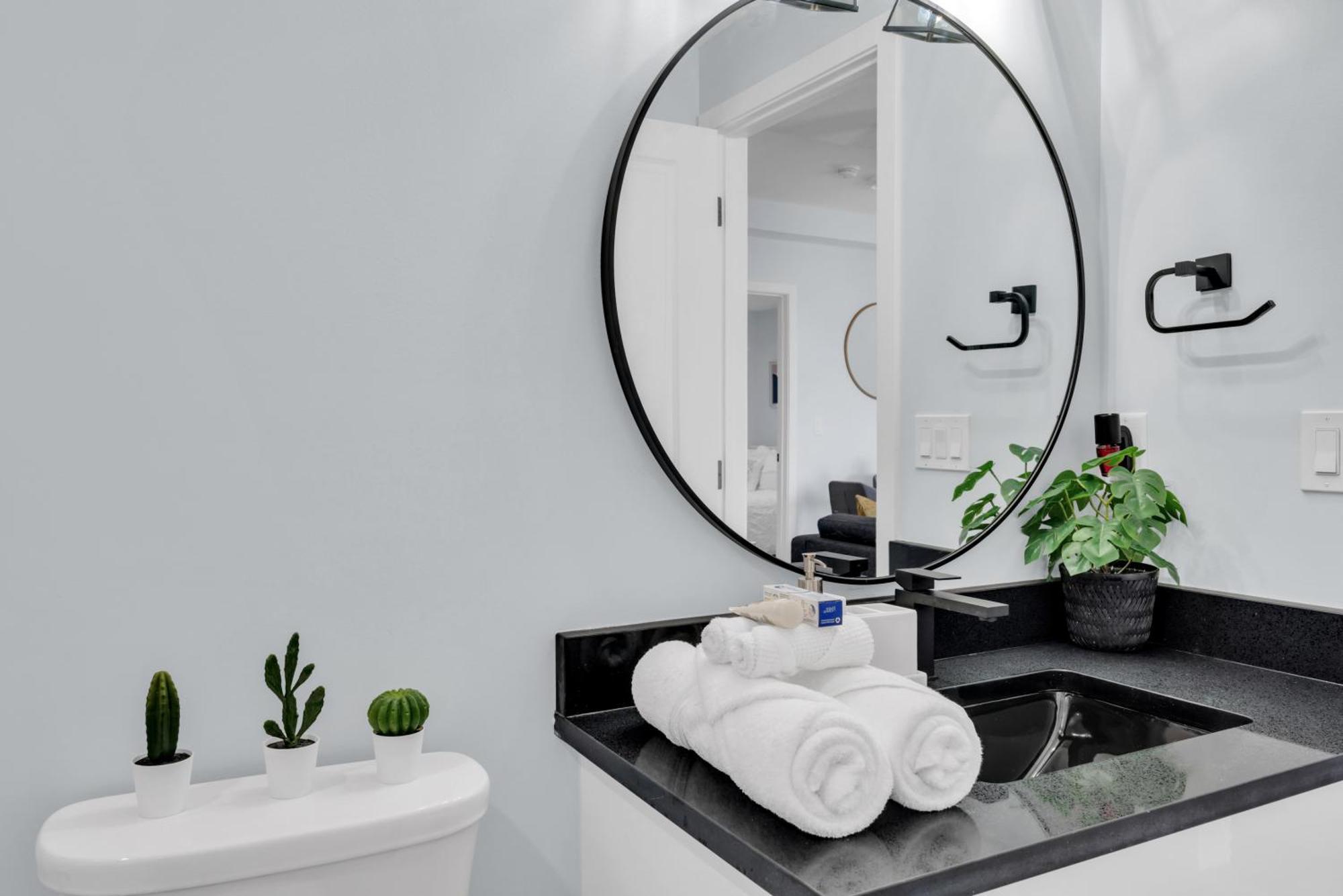 You Will Love This 2Br Guest Suite In Se YYC Eksteriør bilde