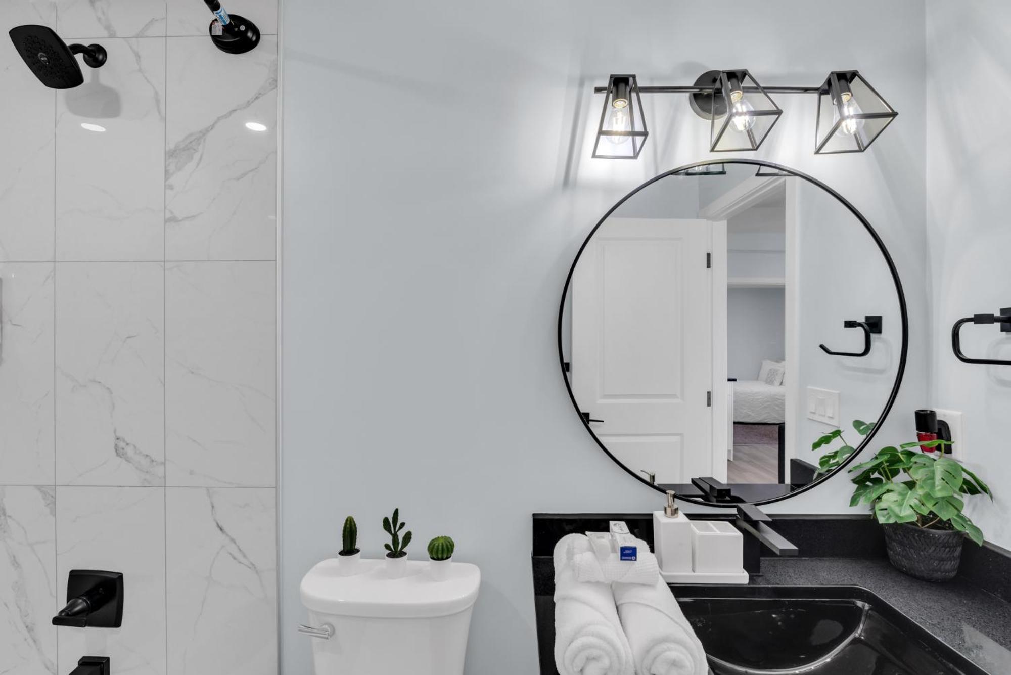 You Will Love This 2Br Guest Suite In Se YYC Eksteriør bilde