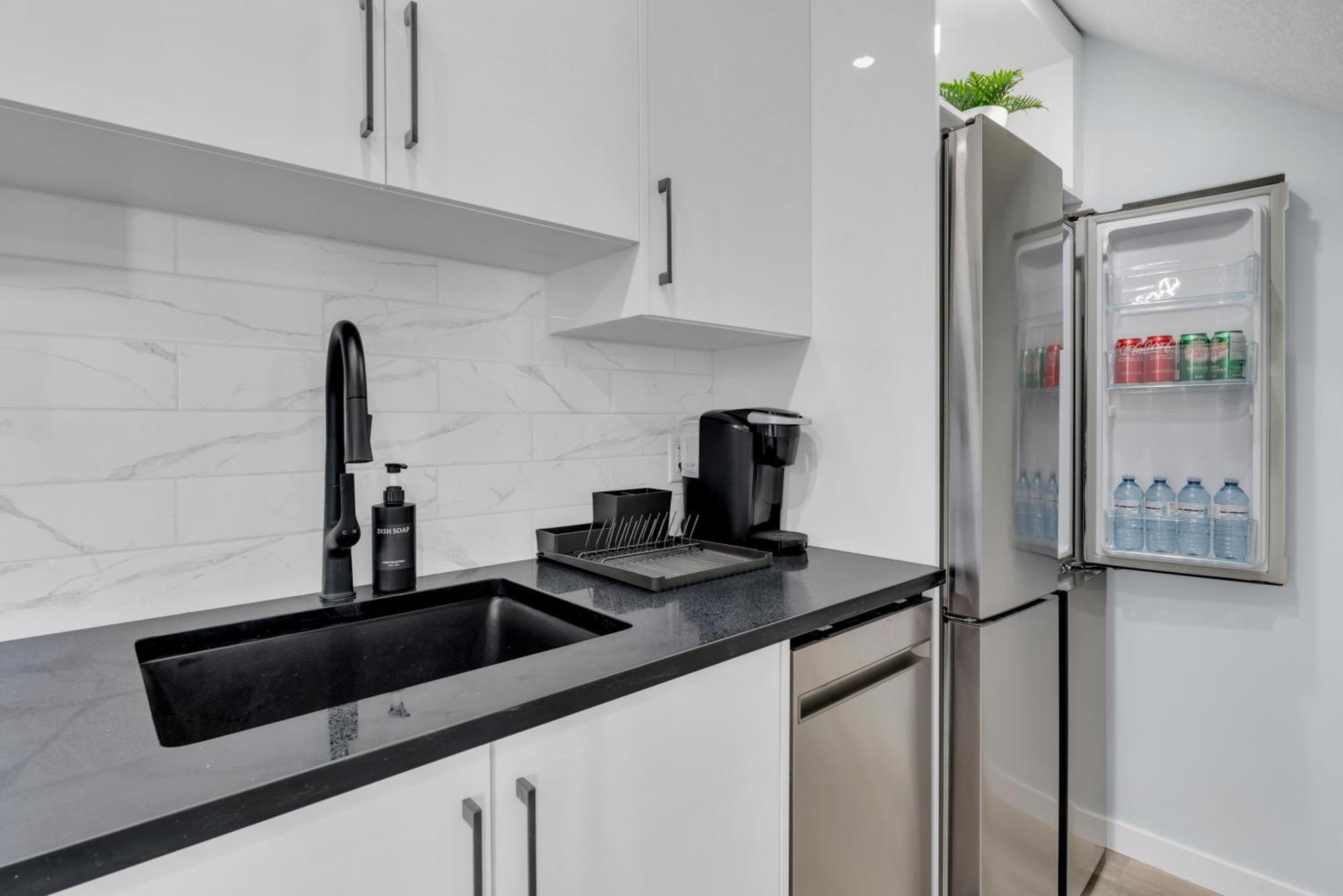 You Will Love This 2Br Guest Suite In Se YYC Eksteriør bilde